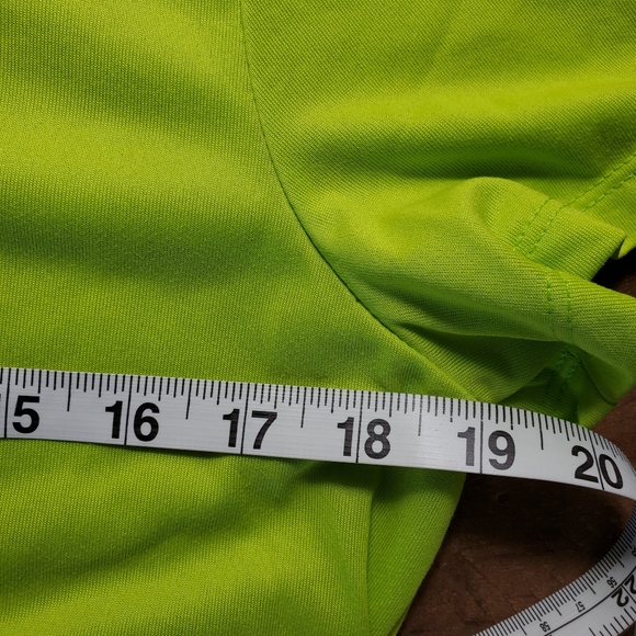 The Nike tee shirt womens activewear neon atomic green nwt new - Picture 3 of 4